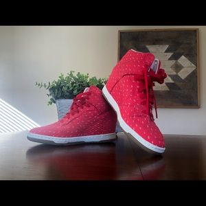 Nike high tops (W size 8.5)